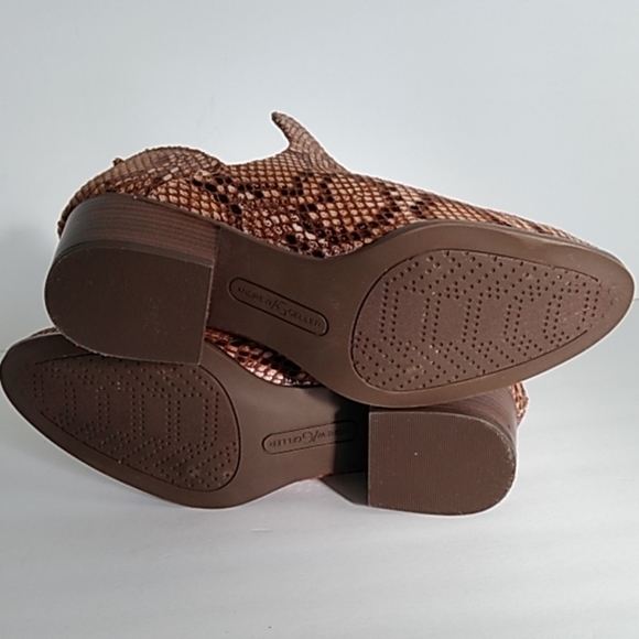 Snake Skin Booties size 6M Andrew Geller - Picture 5 of 7